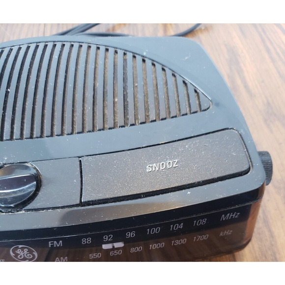 GE Vintage Clock Radio Black Model No 7-4615A AM FM Radio Tested Working - Picture 10 of 13